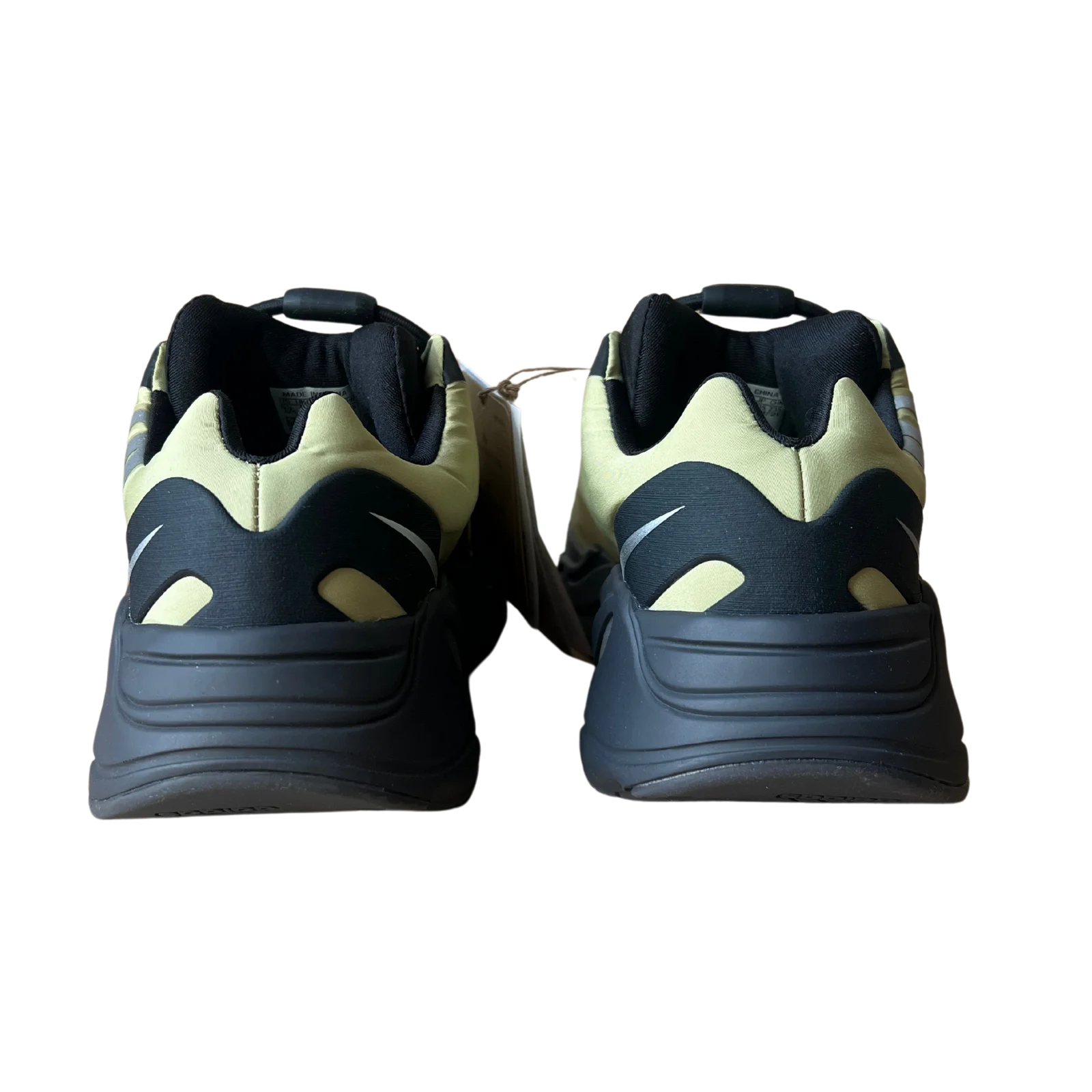 Yeezy 700 MNVN Resin Hátulnézet