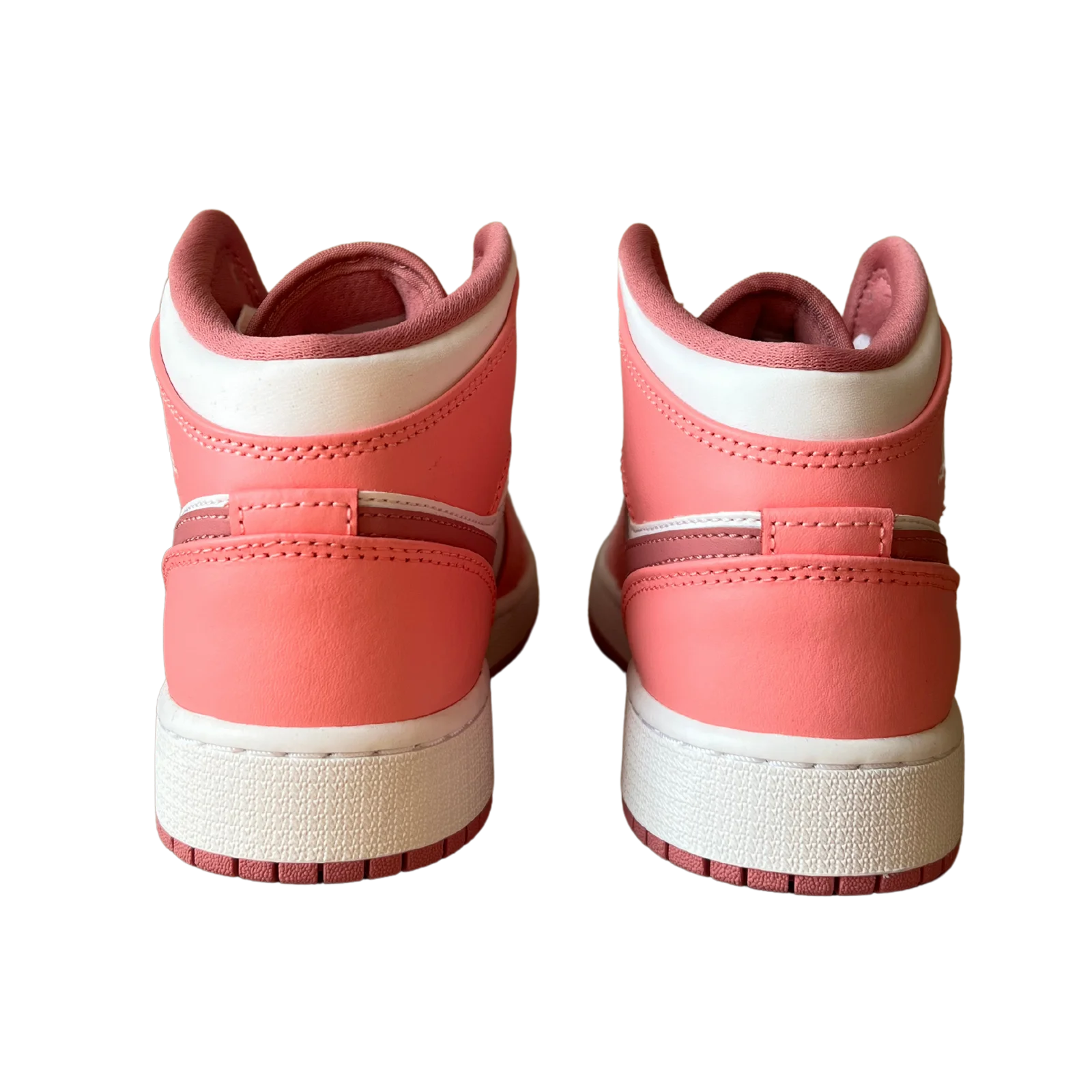 Jordan 1 Mid Valentine's Day hátulnézet
