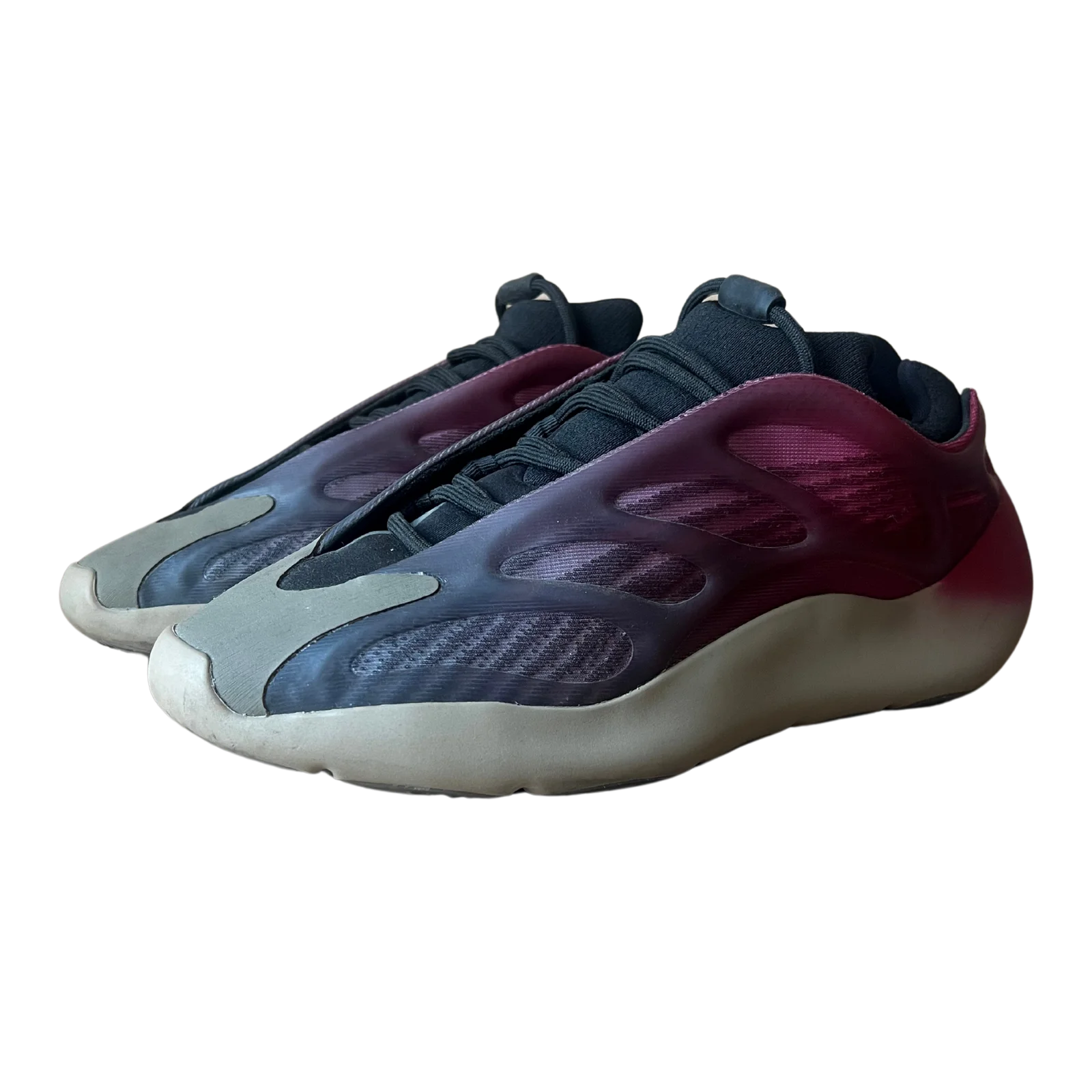 Yeezy 700 V3 Fade Carbon Csanadsoles