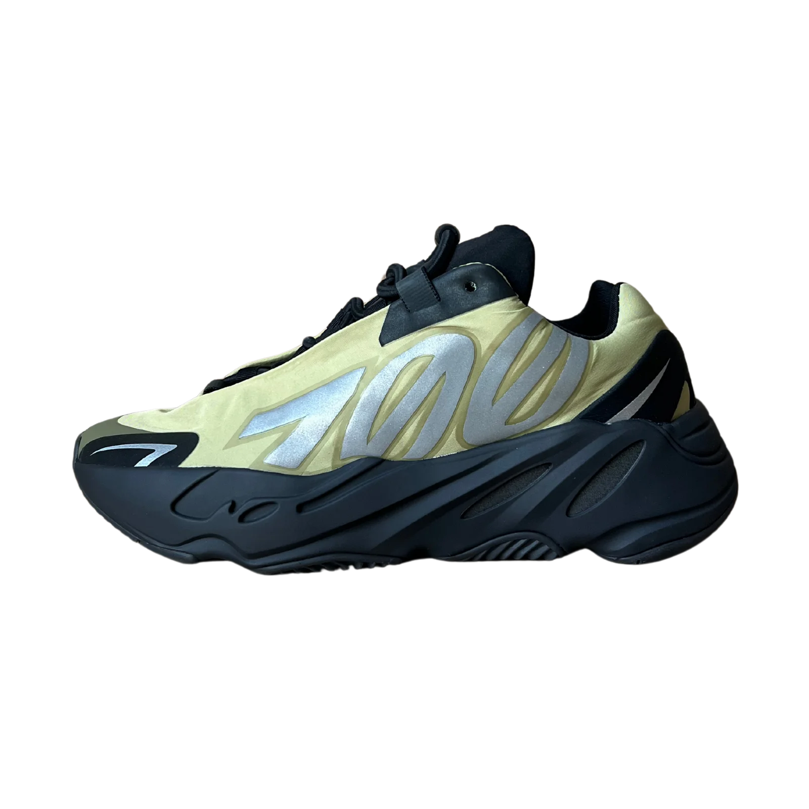 Yeezy 700 MNVN Resin Oldalnézet